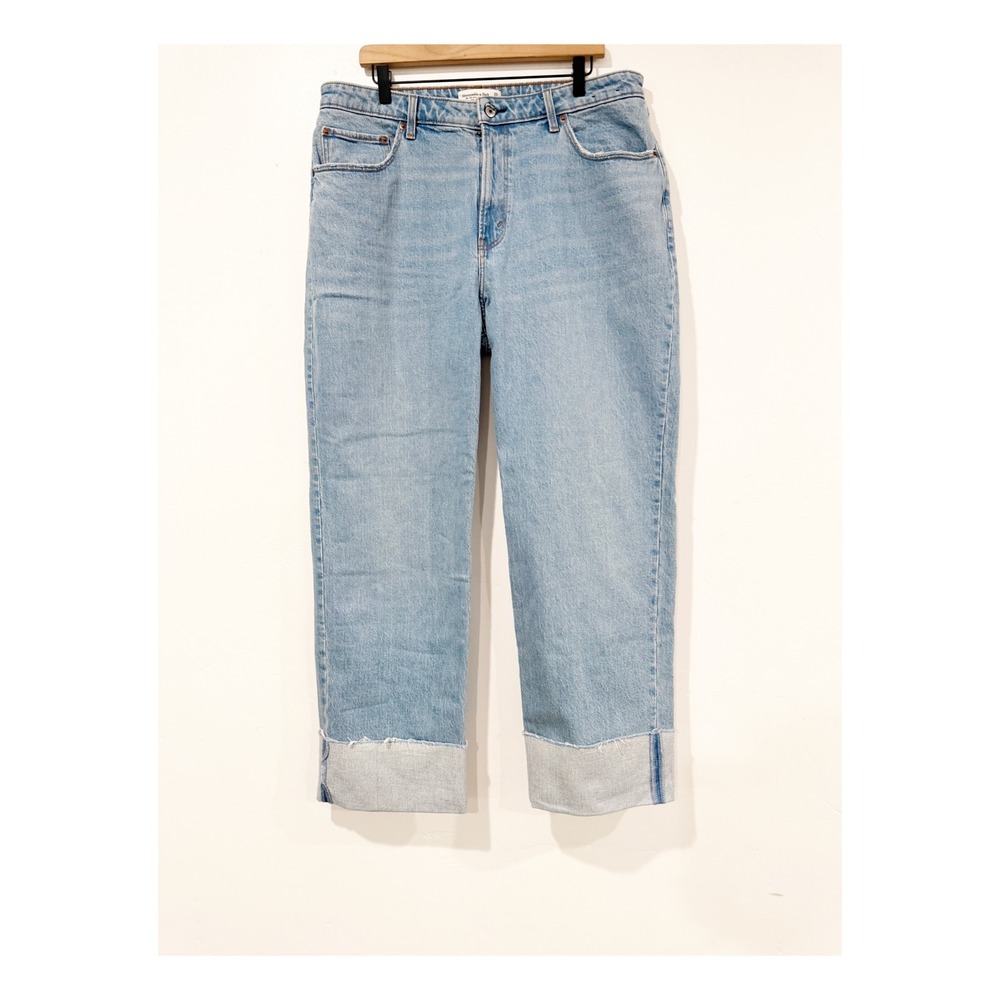Abercrombie & Fitch The 90s Relaxed Jean High Rise Light Wash 33 Long NWT